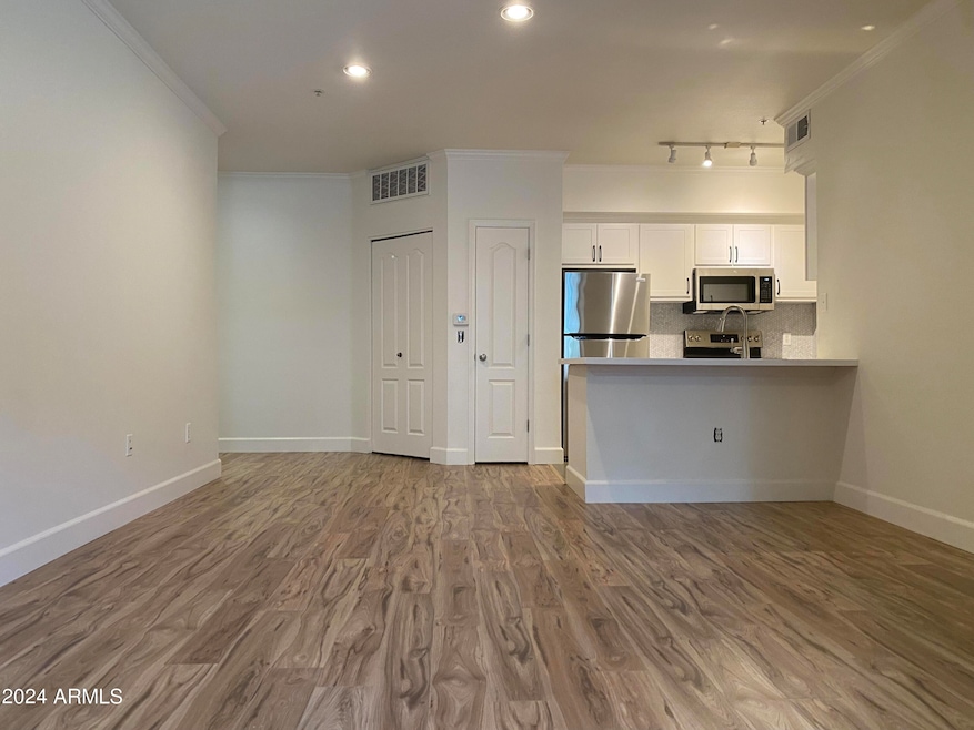 Biltmore Square Apartments unit 215, Phoenix, AZ 85016 - photo 1