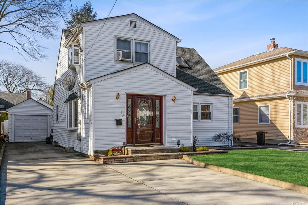 Sold $800,000 • Co-Listing Agent