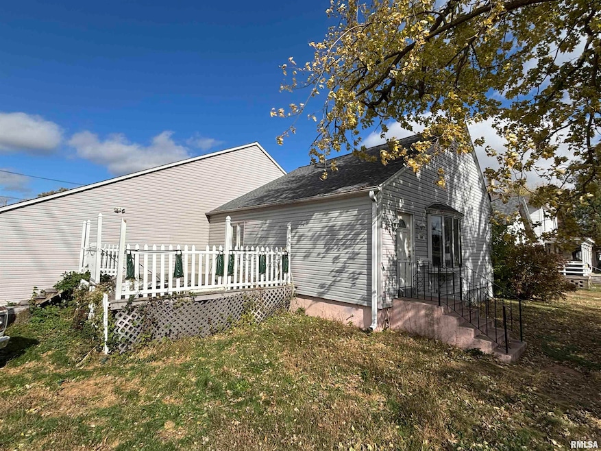 560 4th Ave S, Clinton, IA 52732 - photo 1