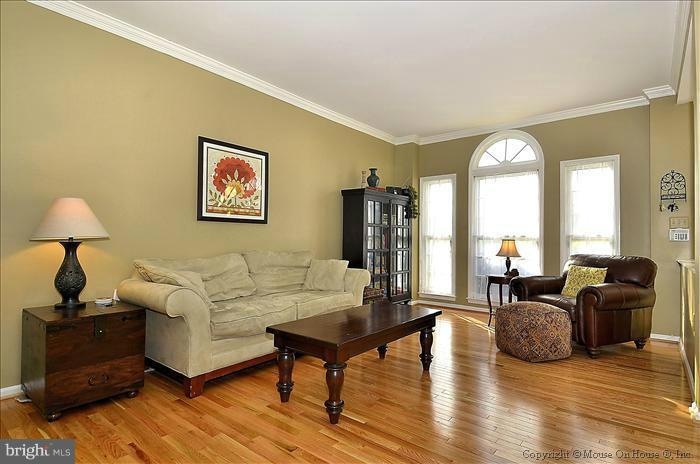 13322 Foxhole Dr, Fairfax, VA 22033 - photo 1