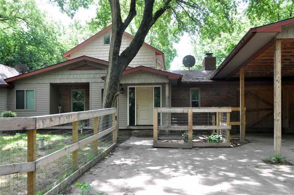 423 E Riverview St, Peck, KS 67120 - photo 1