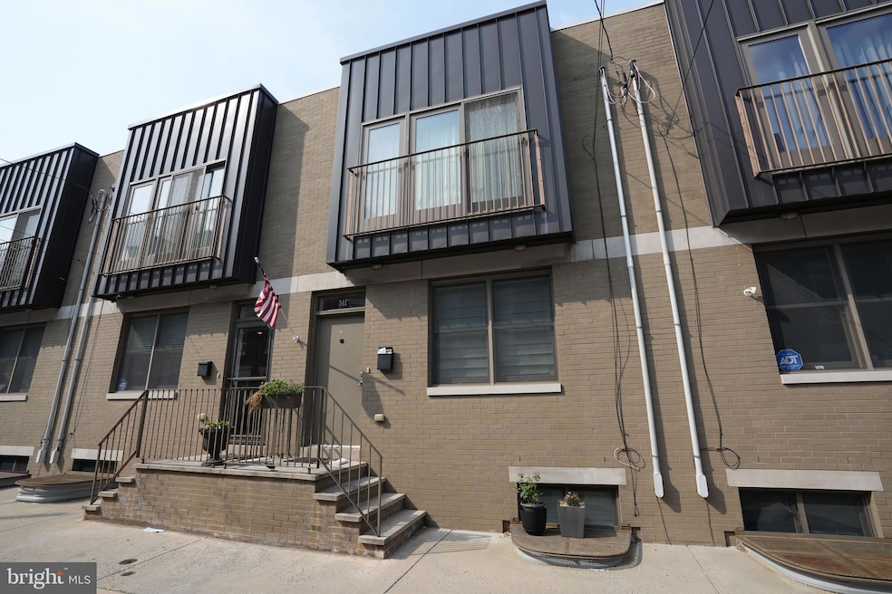 341 Cantrell St, Philadelphia, PA 19148 - photo 1