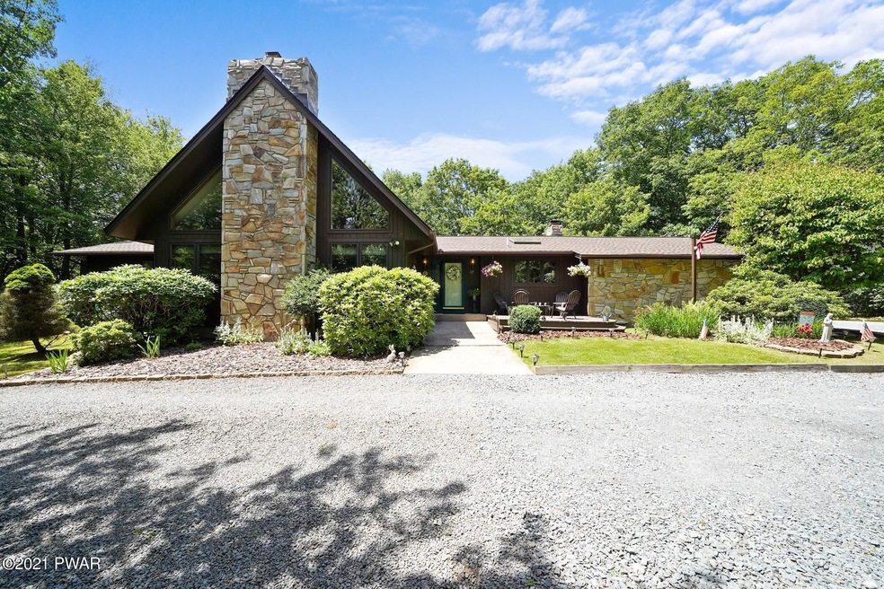 127 Middleton Dr, Milford, PA 18337 - photo 1