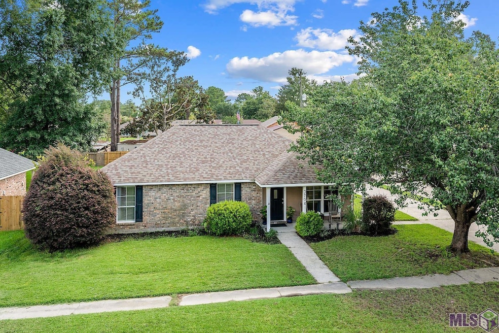 3704 N Cedar St, Zachary, LA 70791 - photo 1
