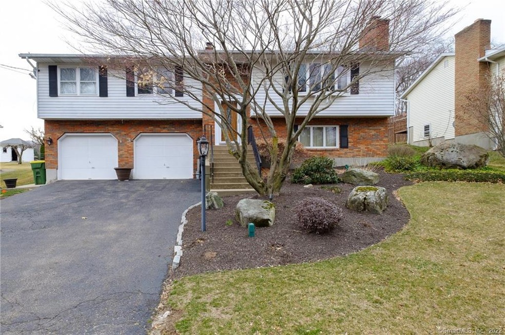 34 Middleway E, Waterbury, CT 06708 - photo 1