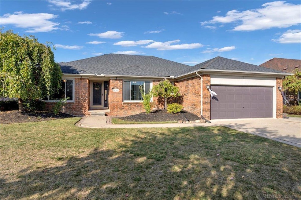 54163 Bartram Dr, Macomb, MI 48042 - photo 1