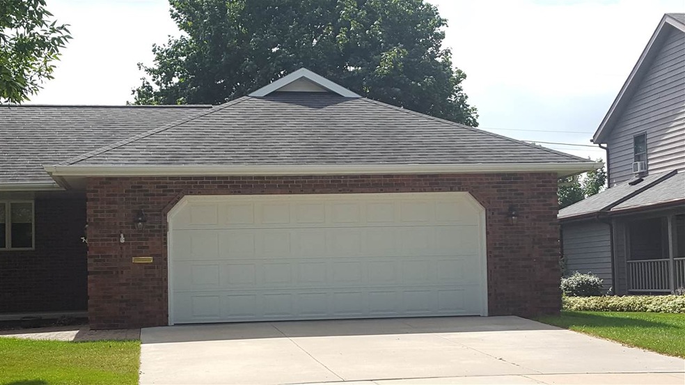 1609 W Cloverdale Dr, Appleton, WI 54914 - photo 1