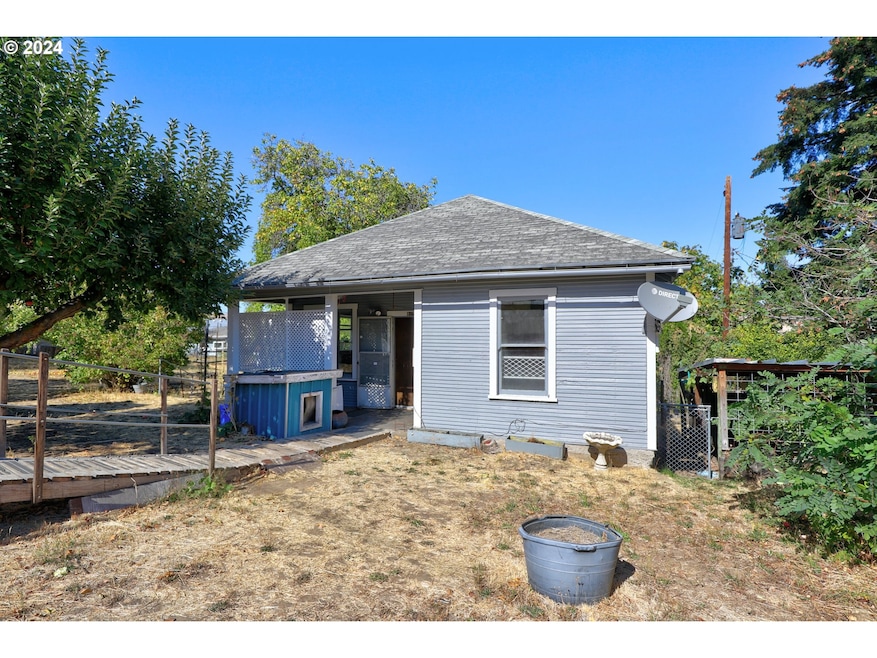 815 E 16th Place, the Dalles, OR 97058 - photo 1