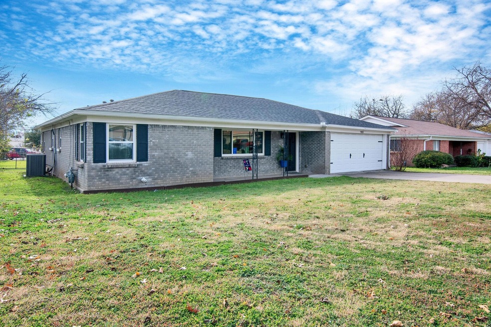 7833 Abbott Dr, Fort Worth, TX 76108 - photo 1