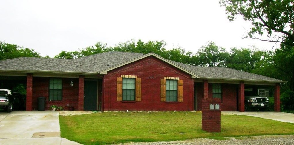 410-A W Brady, Decatur, TX 76234 - photo 1