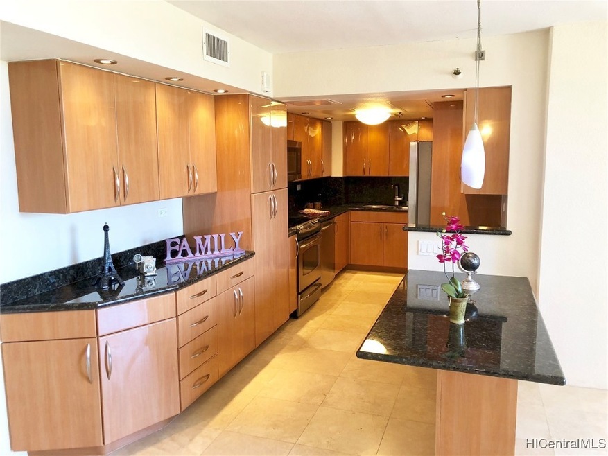 Remodeled kitchen in 2011, lots of counter space a
