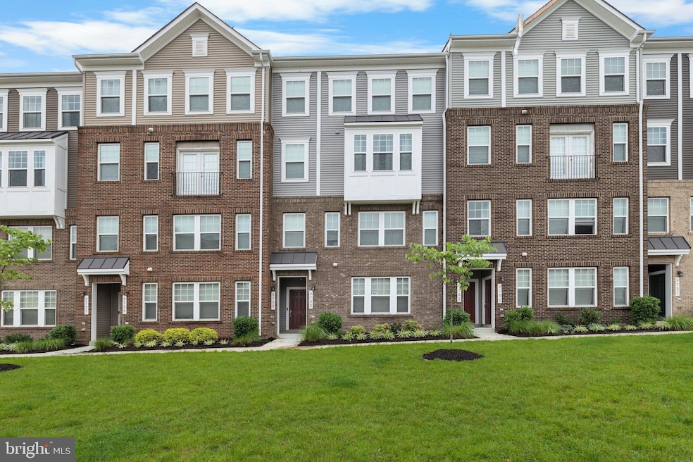9735 Tealbriar Dr unit 253, Upper Marlboro, MD 20772 - photo 1