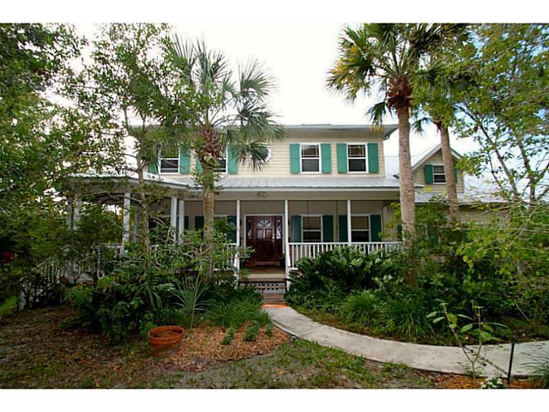 Exterior Front. Secluded Executive 4BED, 2.5BATH 2