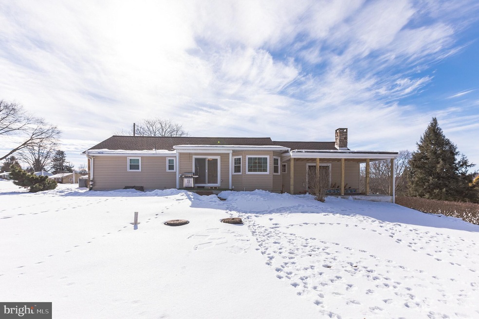 1581 Franklin Dr, Pottstown, PA 19465 - photo 1