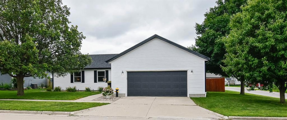 Over 1500 sf Main Level Living