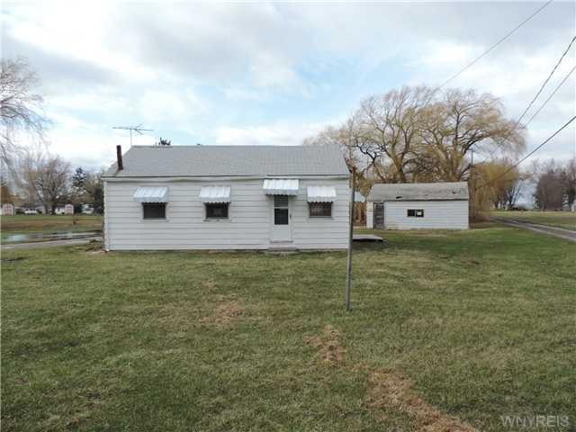 Exterior Front. The lot is 80  x 160 .