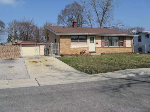 104 Siesta Rd, Carpentersville, IL 60110 - photo 1