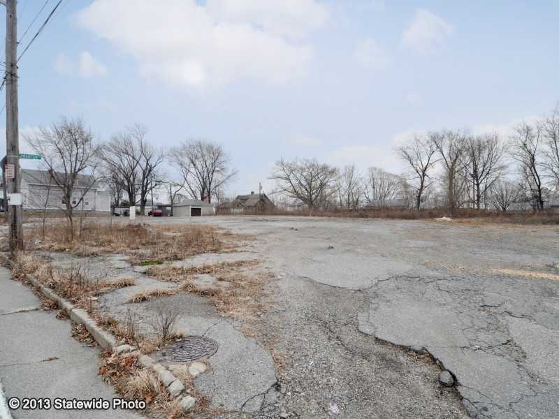 411 Niantic Ave, Cranston, RI 02910 - photo 1