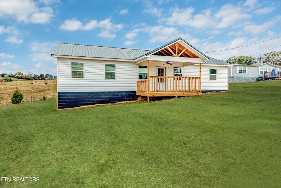 725 Lookout Dr, Rutledge, TN 37861 - photo 1