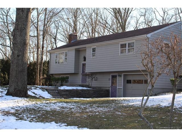 15 Soundview Dr, Pawcatuck, CT 06379 - photo 1
