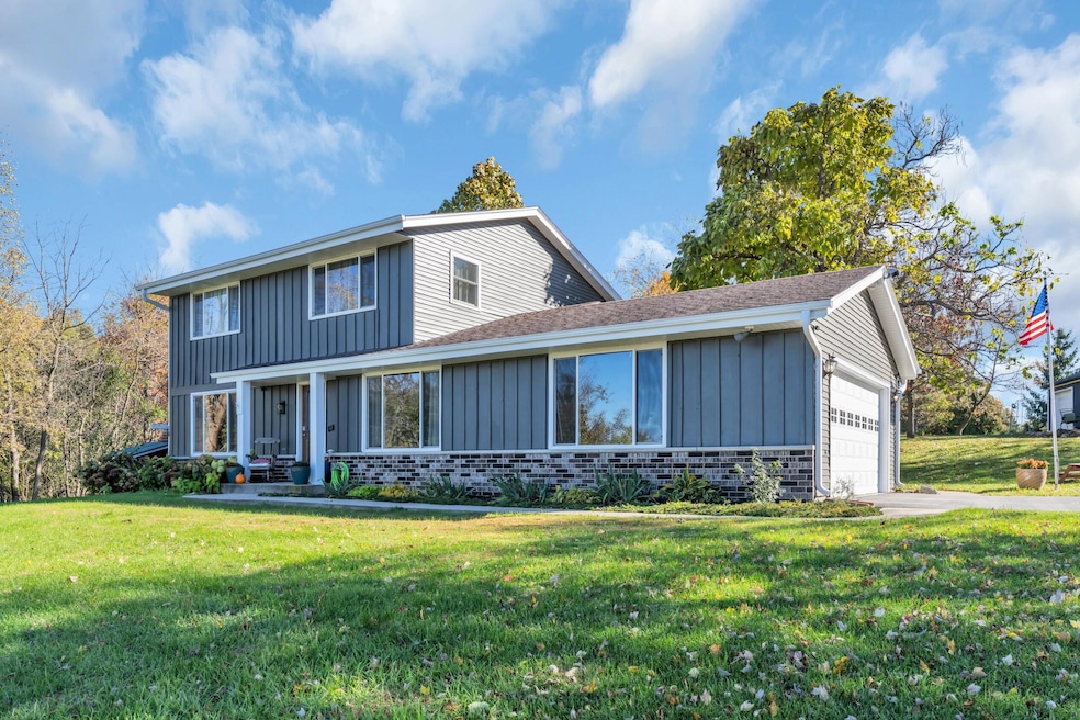 W243S7330 Greenbriar Dr, Waukesha, WI 53189 - photo 1