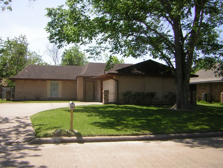 2167 Drayton Ln, Houston, TX 77088 - photo 1