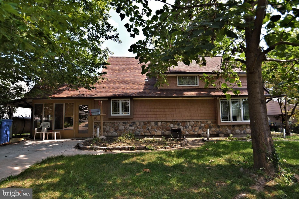 16 Aspen Ln, Levittown, PA 19055 - photo 1