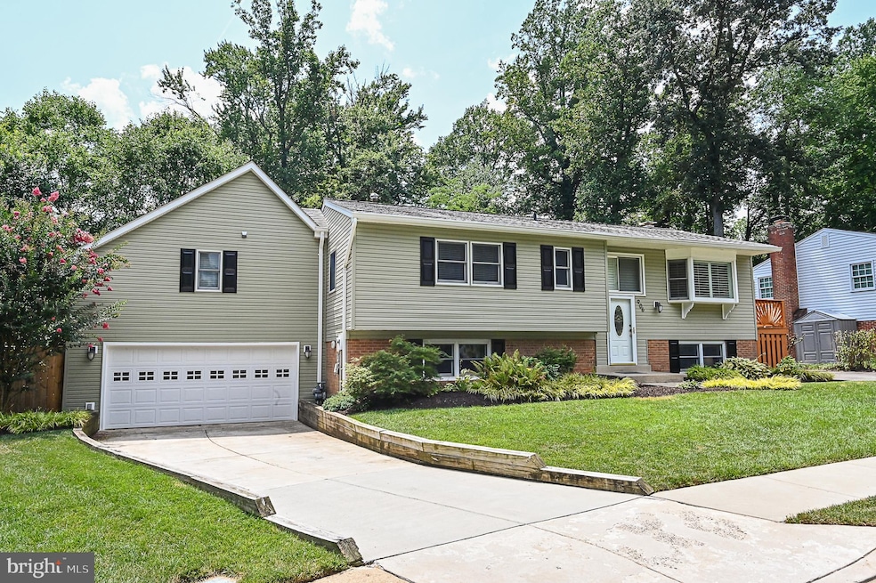 906 Lauren Ln SE, Vienna, VA 22180 - photo 1