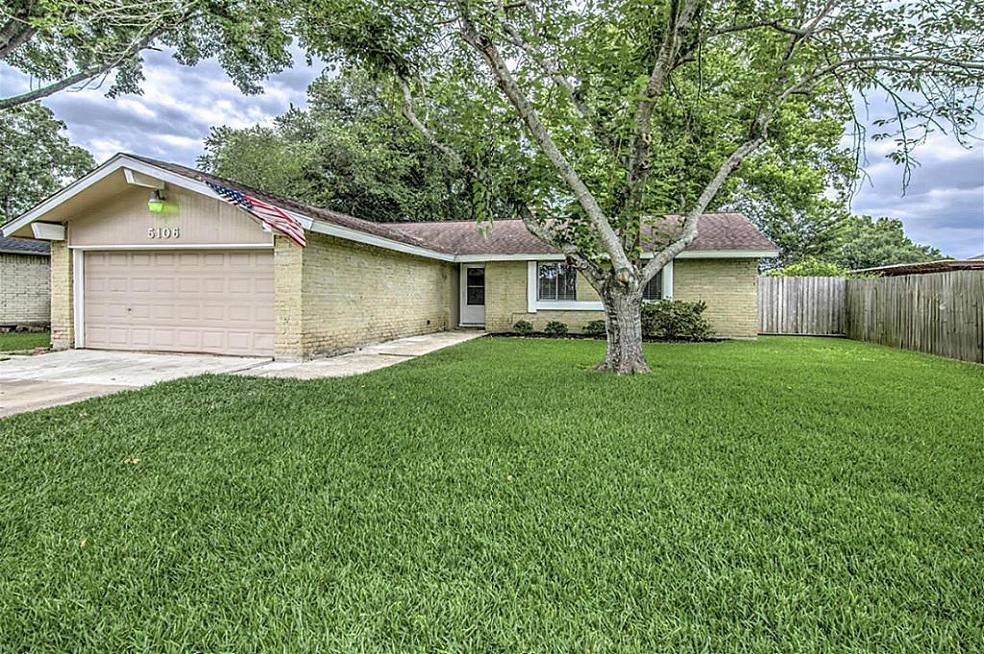 5106 Centennial Ln, Friendswood, TX 77546 - photo 1