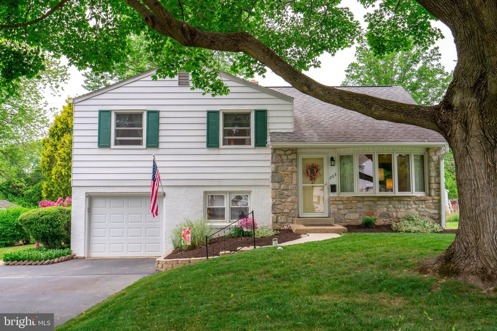 205 Central Dr, Lansdale, PA 19446 - photo 1