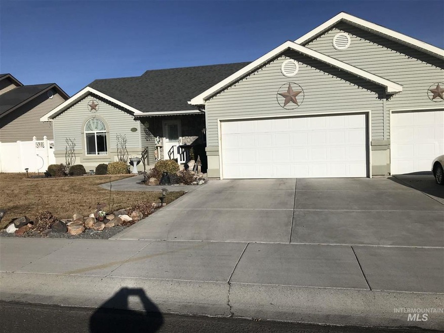 842 N Pointe Dr, Twin Falls, ID 83301 - photo 1