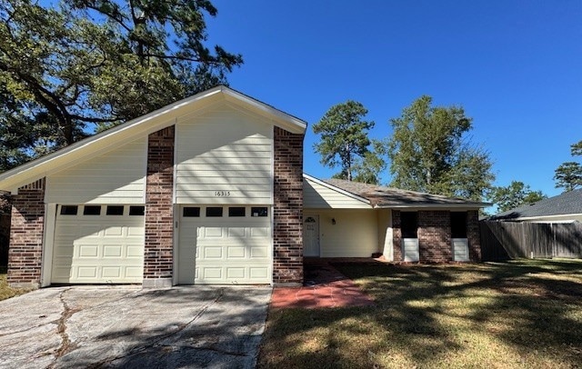 16315 Spinnaker Dr, Crosby, TX 77532 - photo 1