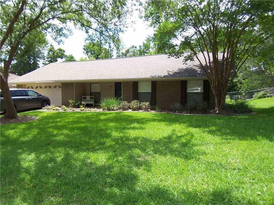 211 Fendler Pkwy, Pineville, LA 71360 - photo 1