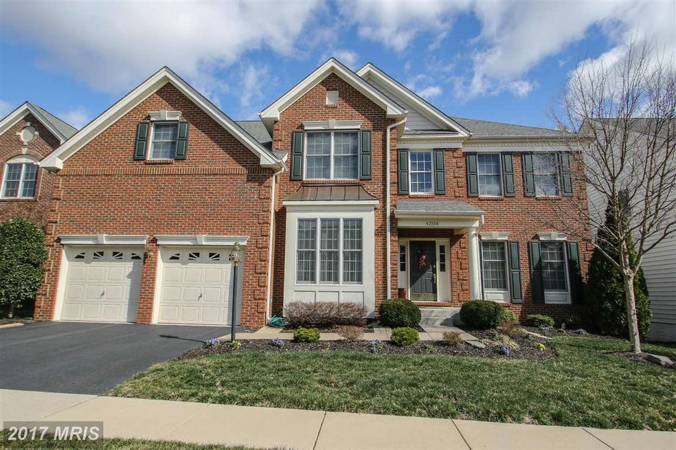 42514 Lewiston Dr, Chantilly, VA 20152 - photo 1