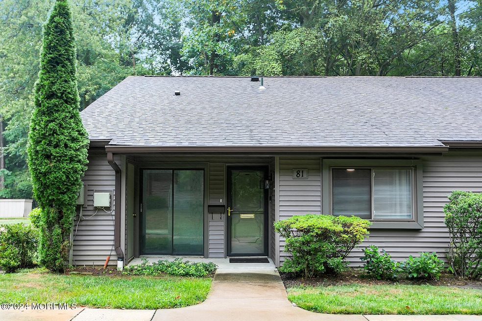 81 Lexington Ct, Red Bank, NJ 07701 - photo 1