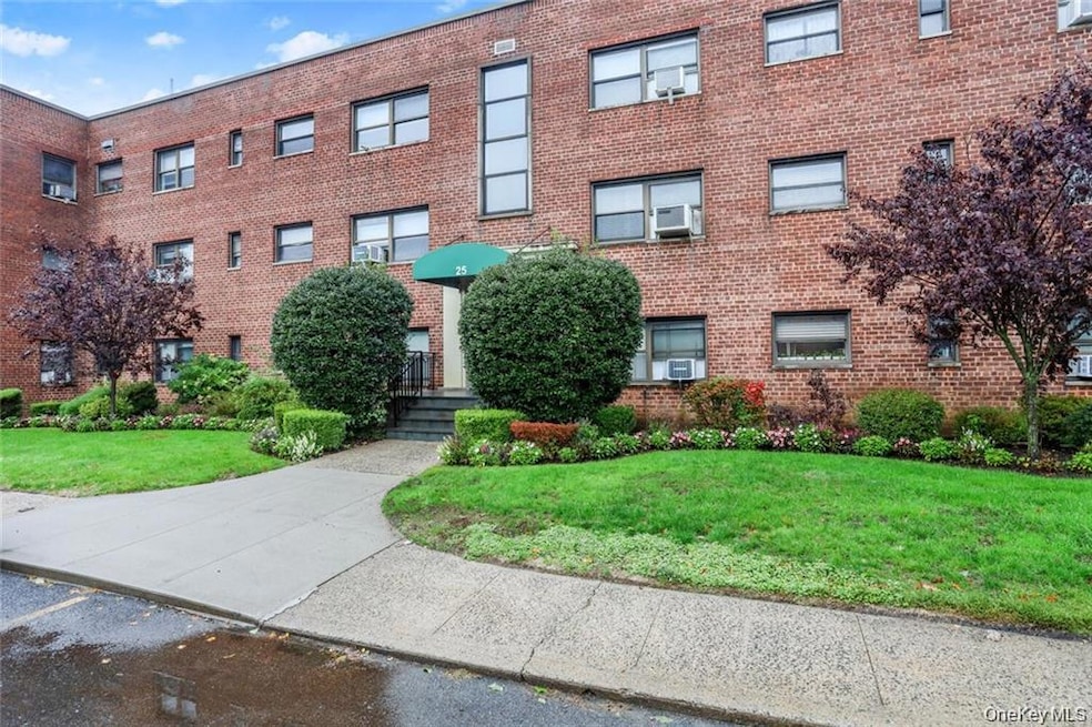 25 Shady Glen Ct unit 1A, New Rochelle, NY 10805 - photo 1