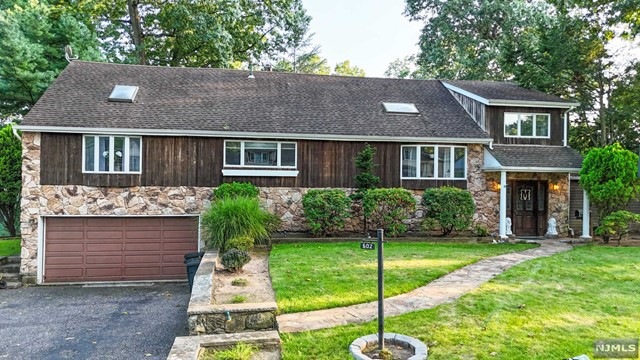 602 Gladys Ct, Northvale, NJ 07647 - photo 1