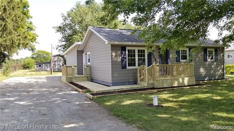 5040 Hartland Dr, Flint, MI 48506 - photo 1