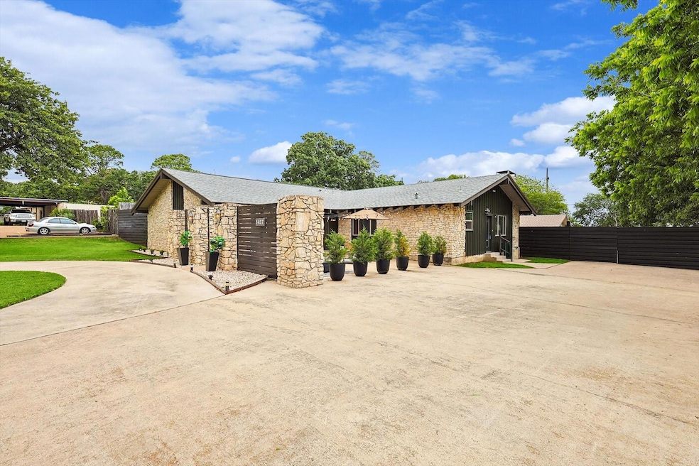 1427 Ridgecrest Cir, Denton, TX 76205 - photo 1