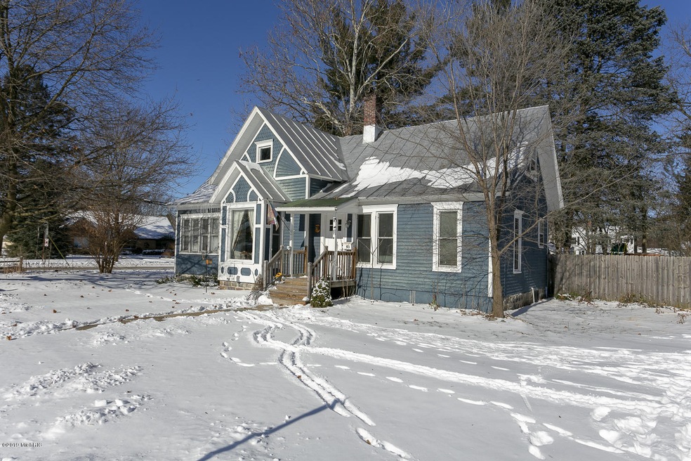 423 Foreman St SE, Lowell, MI 49331 - photo 1