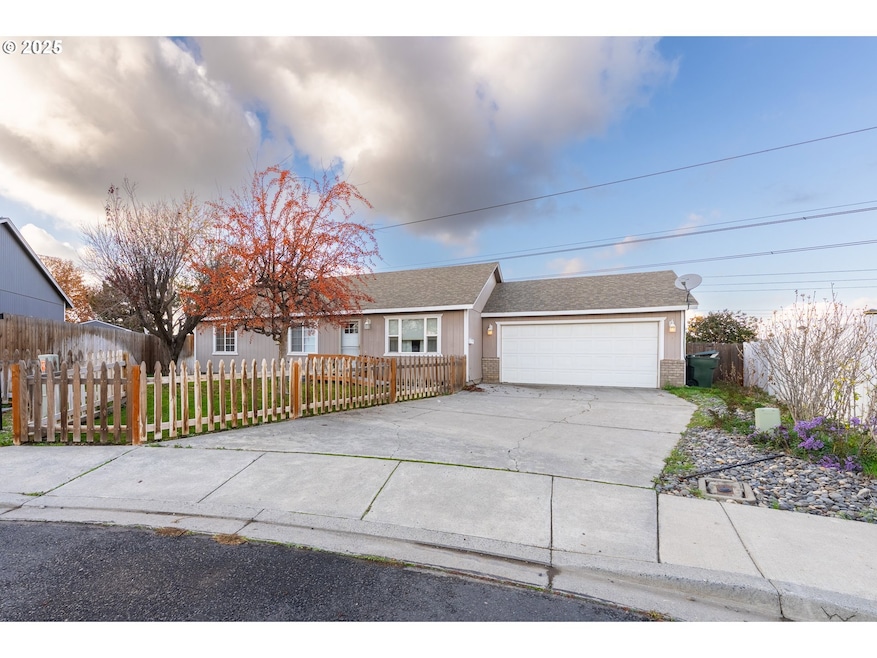 245 Chukar Cir, Umatilla, OR 97882 - photo 1