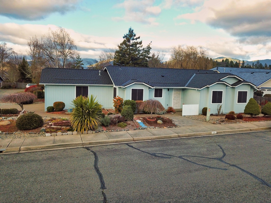 106 SE Liberty Dr, Grants Pass, OR 97527 - photo 1