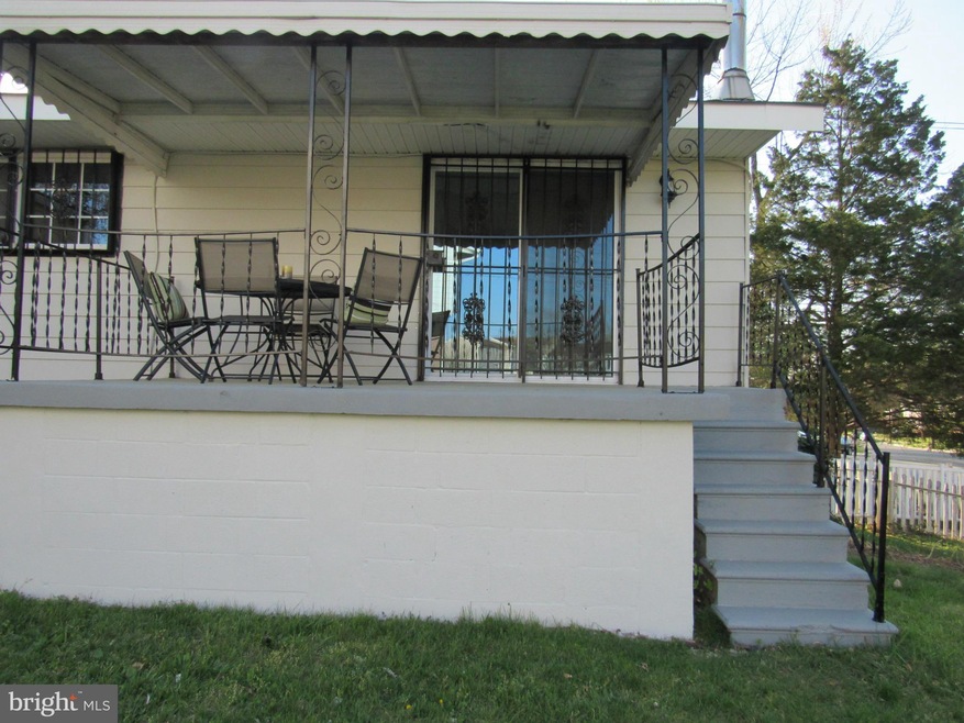 700 Booker Dr, Capitol Heights, MD 20743 - photo 1