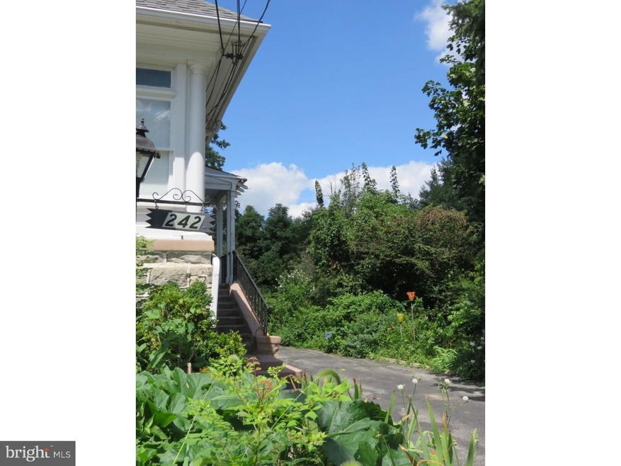 242 S State Rd unit B, Upper Darby, PA 19082 - photo 1