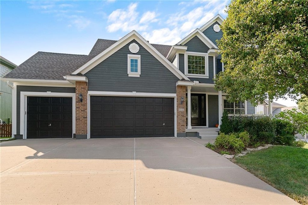 610 Duncan Cir, Raymore, MO 64083 - photo 1