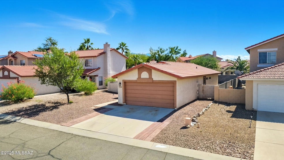 9506 N Albatross Dr, Tucson, AZ 85742 - photo 1