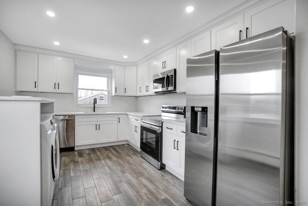 32 Arther St unit 2, Greenwich, CT 06831 - photo 1