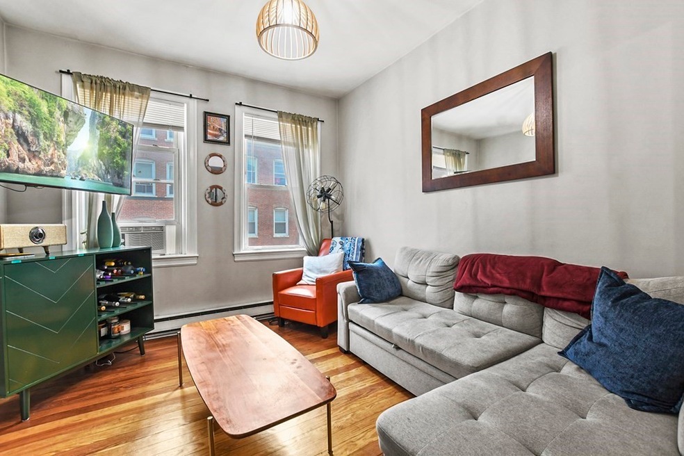 162 Endicott St unit 3, Boston, MA 02113 - photo 1