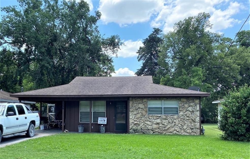 1506 E Tennie St, Gainesville, TX 76240 - photo 1