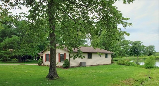 206 Lakewood Dr, Camargo, IL 61919 - photo 1